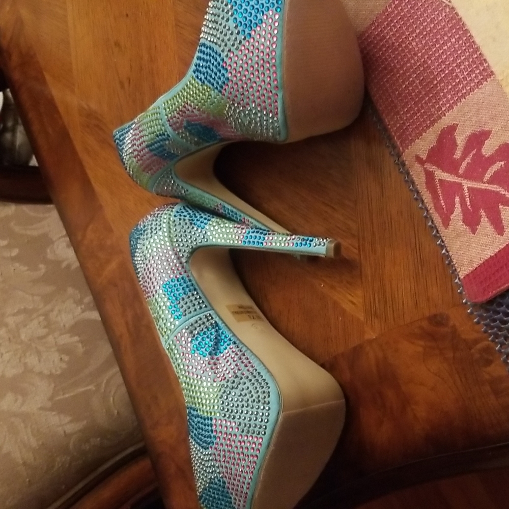 Shoe - Picture 6 of 8
